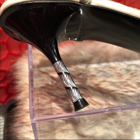 VINTAGE VALENTINO white white and silver heels - Picture 4 of 7